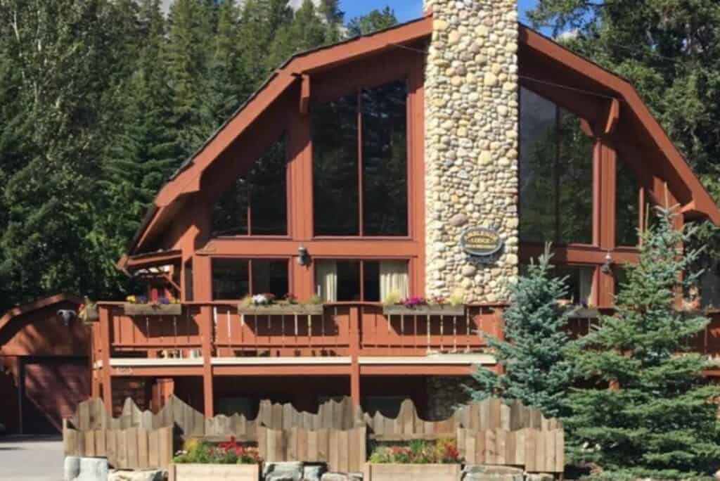 Ambleside lodge bed and breakfast in canmore in the rocky mountians of alberta