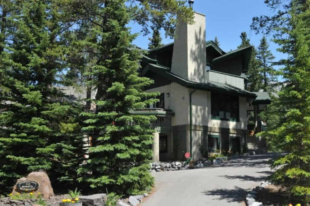 Grandview chalet bed and breakfast in the rocky mountains in canmore